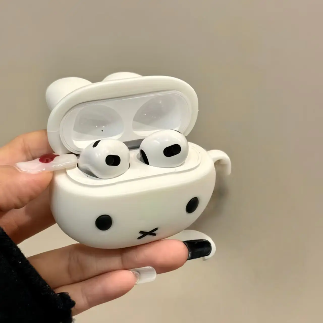 غطاء حماية سيليكون لاسلكي بلوت - مراجعة Airpod Case Cover وسعره
